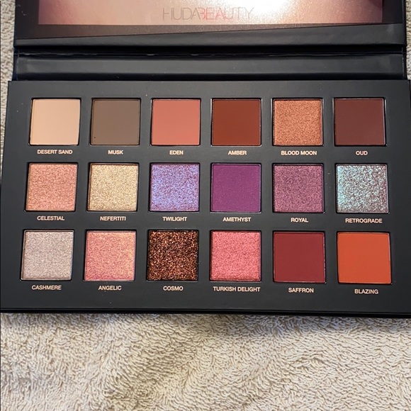 Huda Beauty Pallet - Picture 4 of 4
